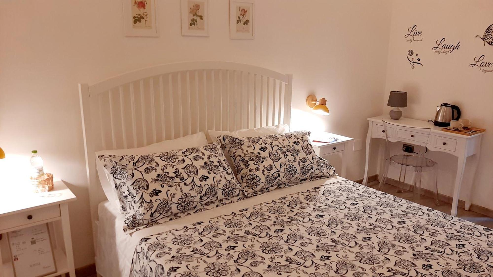 Il Poggiolo Fiorito Hotel Taranto Ngoại thất bức ảnh